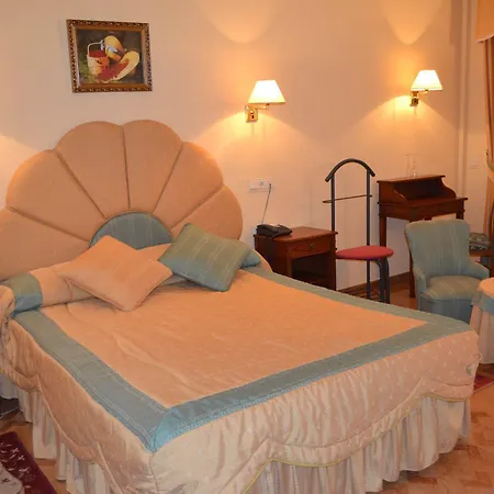 Avenida Iii מלון