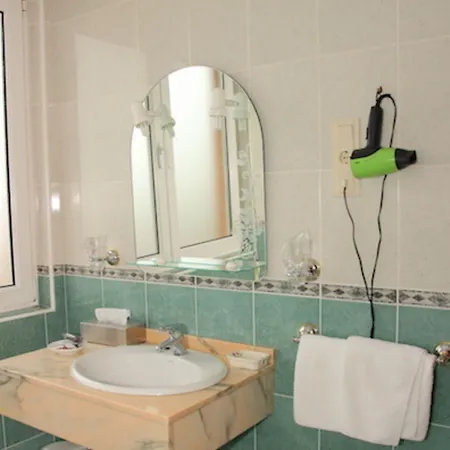 Avenida Iii Hotel 2*