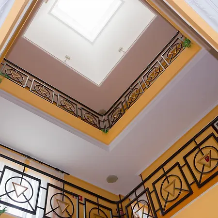 Avenida Iii Hotel 2*